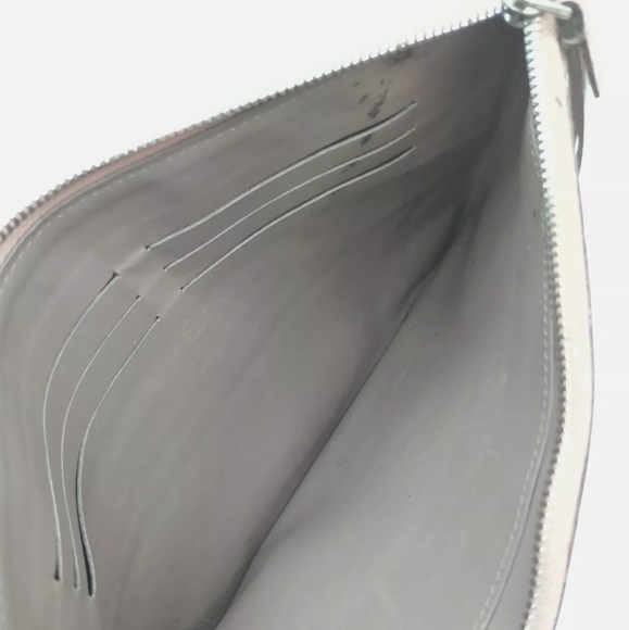 SOLD LV Pochette W Monogram
Veau Cachemire in Magnolia - Picture 11 of 12